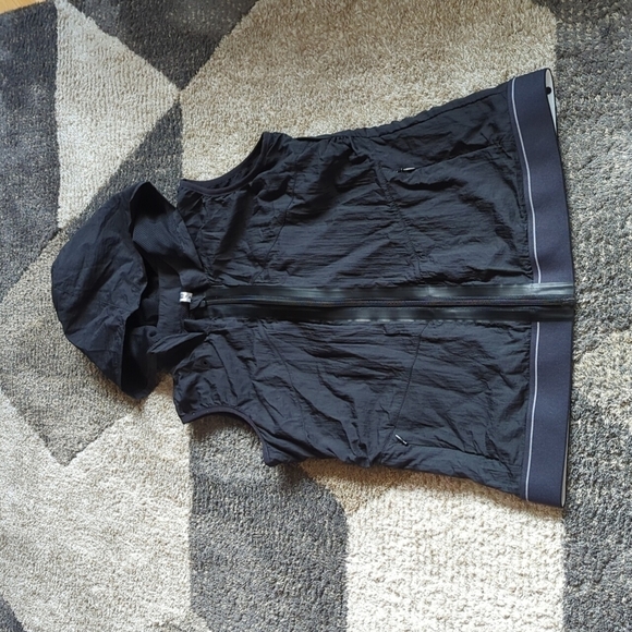 Fabletics Kennedy Vest Hooded Zip Up Jacket Windbreaker Sleeveless Size XS - Picture 3 of 14